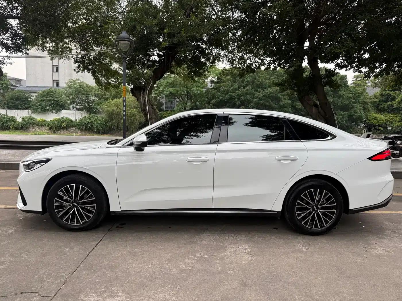 Geely Emgrand 2026 5th Generation 1.5T DCT Premium Edition — миниатюра 4