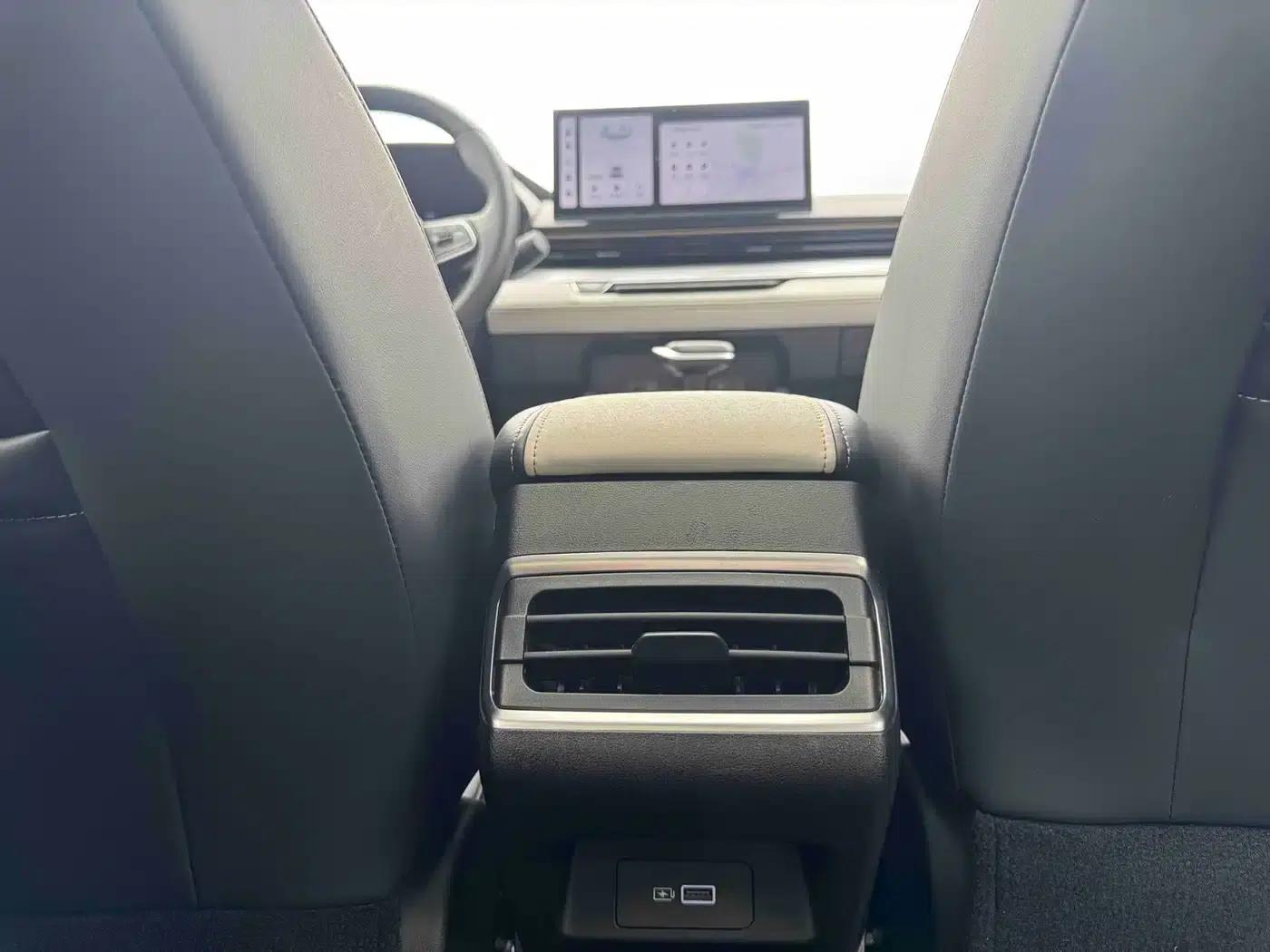 Geely Emgrand 2022 4th Generation 1.5L CVT Premium — миниатюра 18