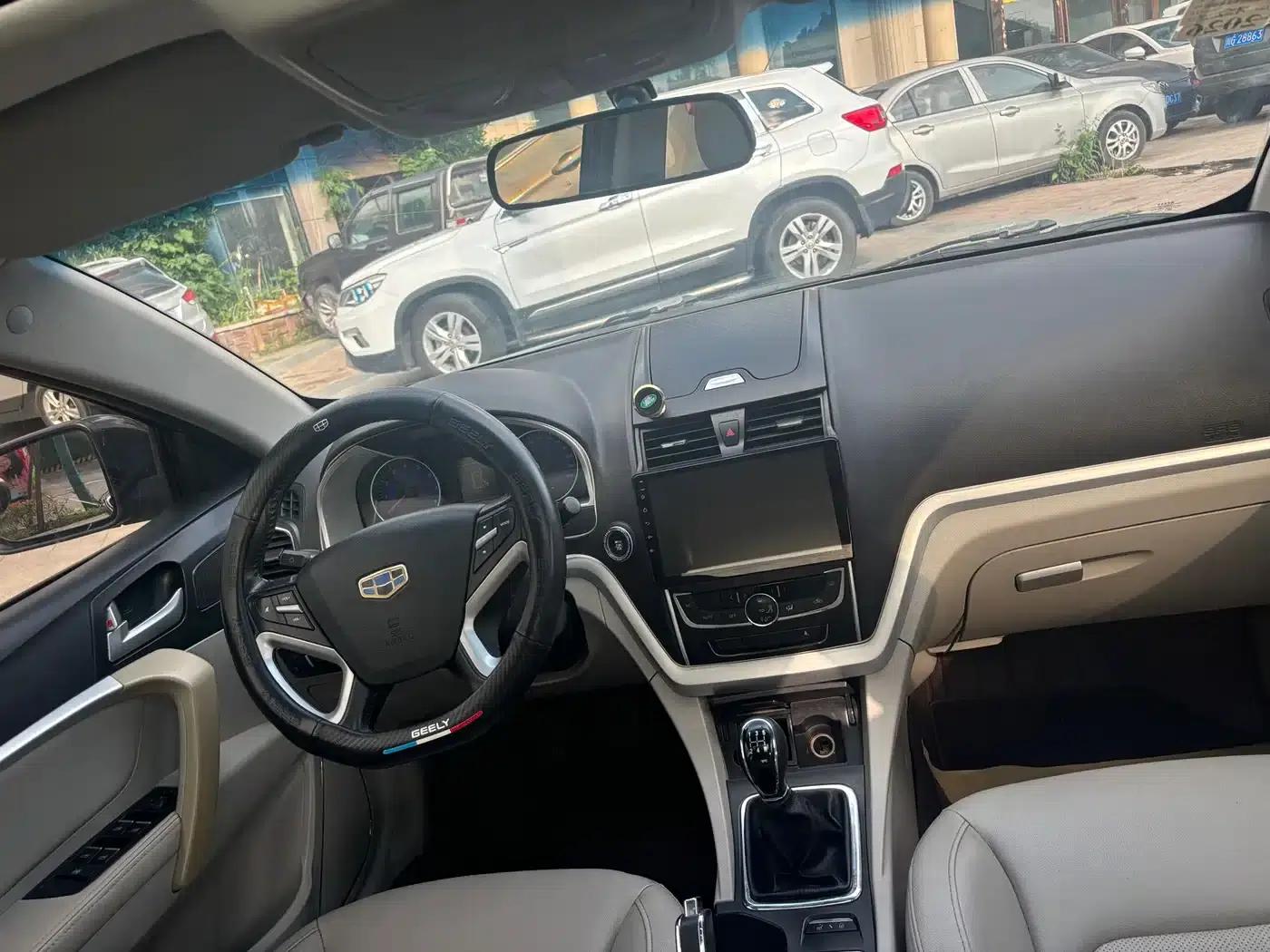 Geely Emgrand 2014 Sedan 1.5L Manual Elite — миниатюра 3