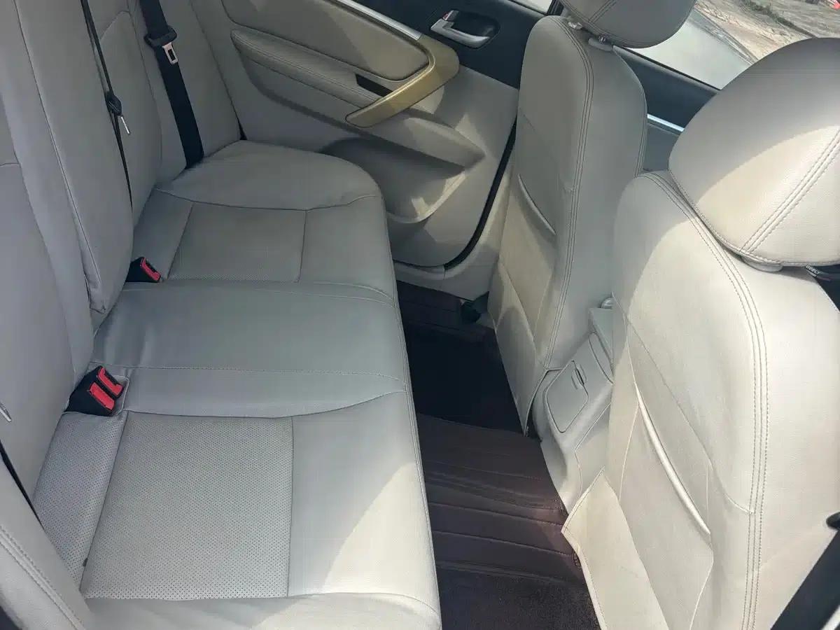 Geely Emgrand 2014 Sedan 1.5L Manual Elite — миниатюра 4