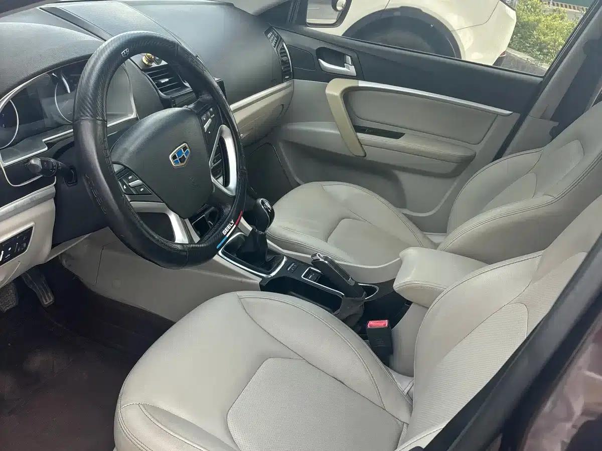 Geely Emgrand 2014 Sedan 1.5L Manual Elite — миниатюра 6