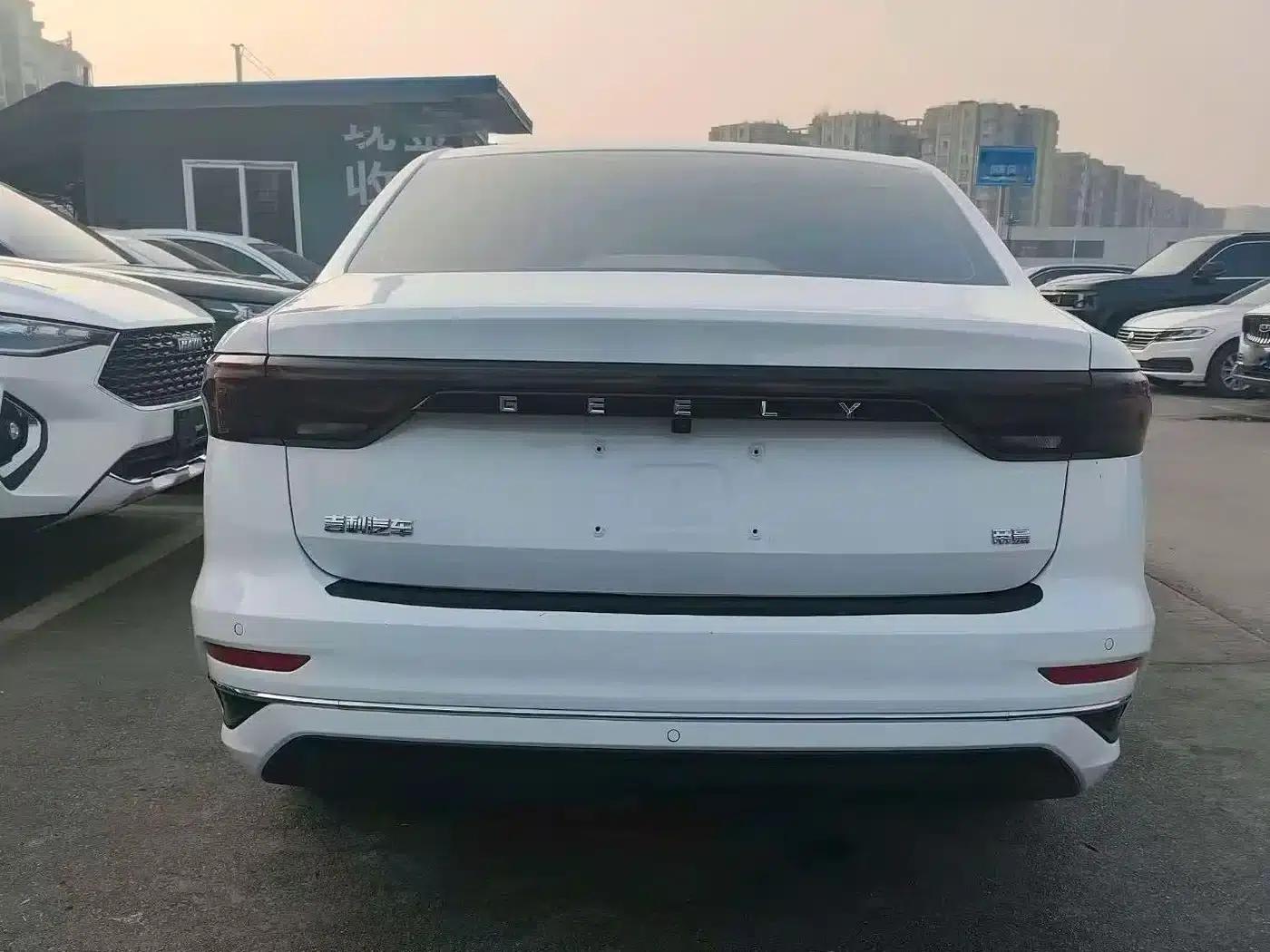 Geely Emgrand 2022 4th Generation 1.5L CVT Luxury Edition — миниатюра 12