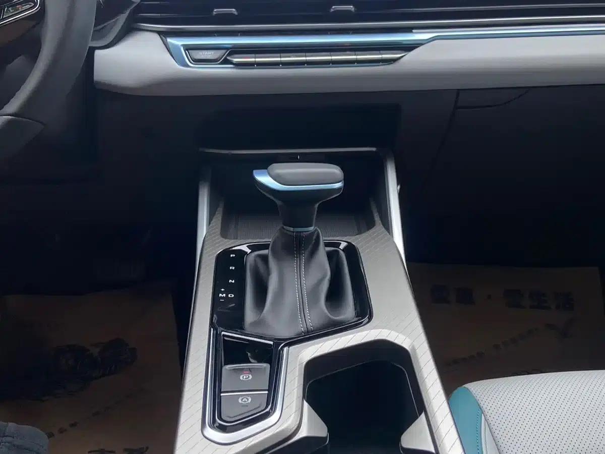 Geely Emgrand 2023 4th Generation Champion Edition 1.5L CVT Flagship Model — миниатюра 15