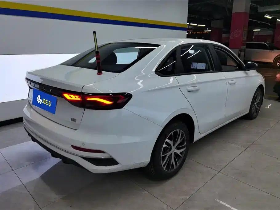 Geely Emgrand 2023 4th Generation Champion Edition 1.5L CVT Luxury — миниатюра 3