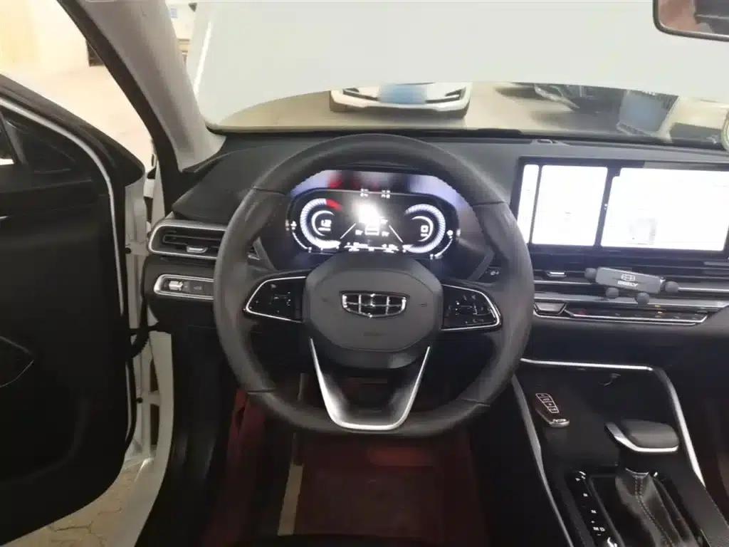 Geely Emgrand 2023 4th Generation Champion Edition 1.5L CVT Luxury — миниатюра 11