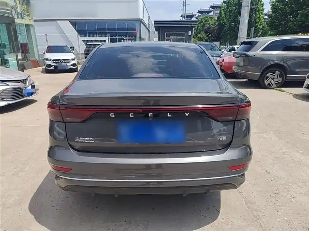 Geely Emgrand 2022 4th Generation 1.5L CVT Premium — миниатюра 6