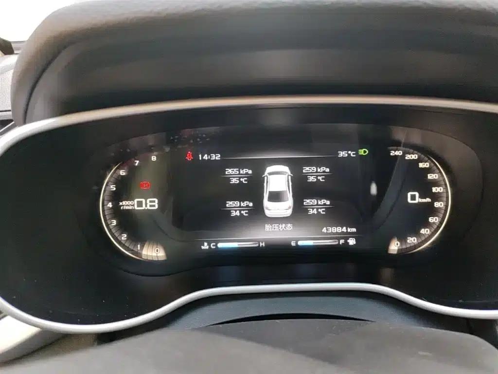 Geely Emgrand 2018 1.5L Manual Upward Connected Edition — миниатюра 12