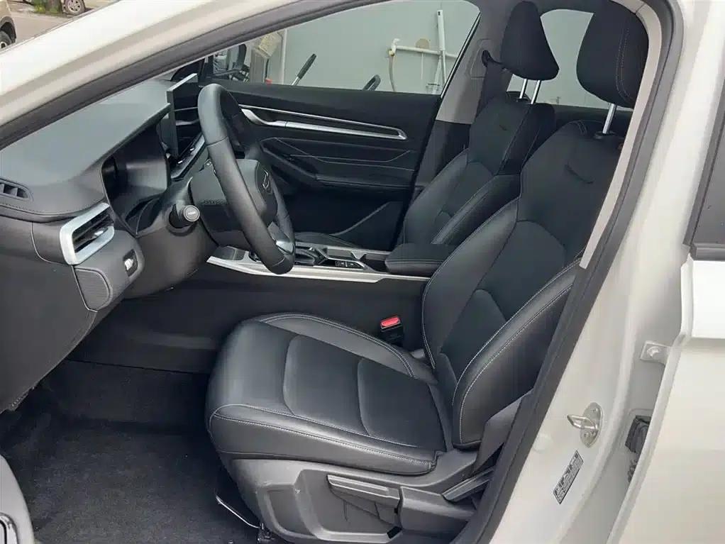 Geely Emgrand 2025 4th Generation 1.5L CVT Dragon Edition — миниатюра 12