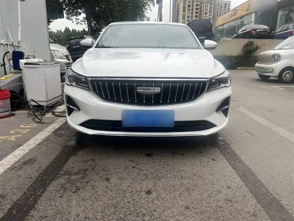 Geely Emgrand 2025 4th Generation 1.5L CVT Dragon Edition — миниатюра 14