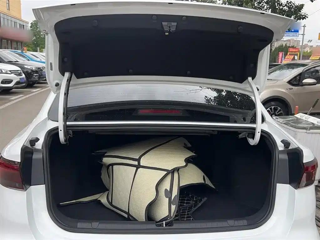 Geely Emgrand 2025 4th Generation 1.5L CVT Dragon Edition — миниатюра 16