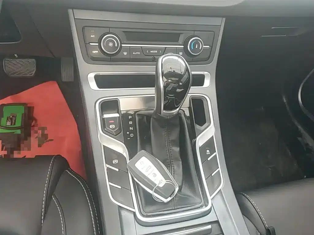 Geely Emgrand 2020 1.5L CVT Luxury Edition — миниатюра 14