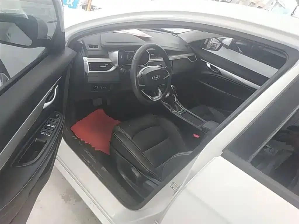 Geely Emgrand 2020 1.5L CVT Luxury Edition — миниатюра 16