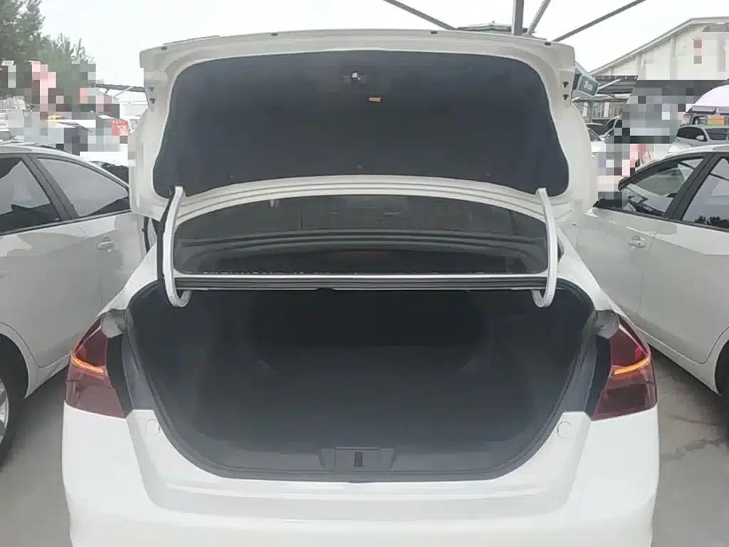 Geely Emgrand 2020 1.5L CVT Luxury Edition — миниатюра 19