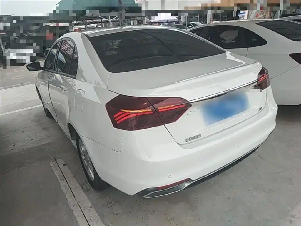 Geely Emgrand 2020 1.5L CVT Luxury Edition — миниатюра 5