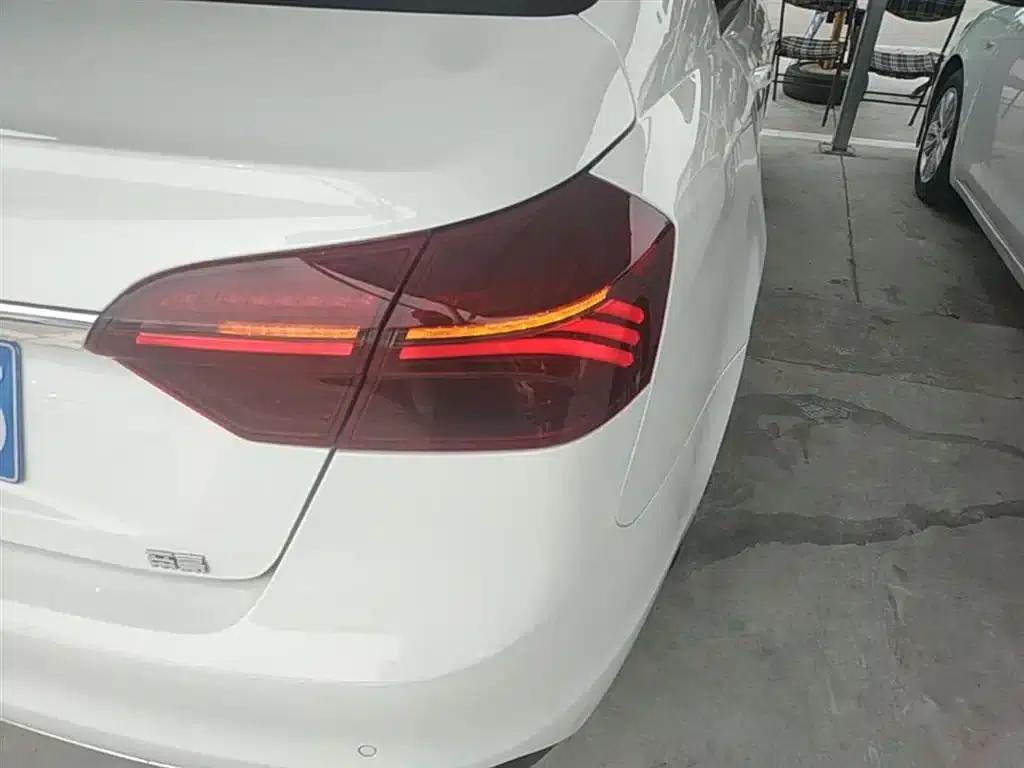 Geely Emgrand 2020 1.5L CVT Luxury Edition — миниатюра 8