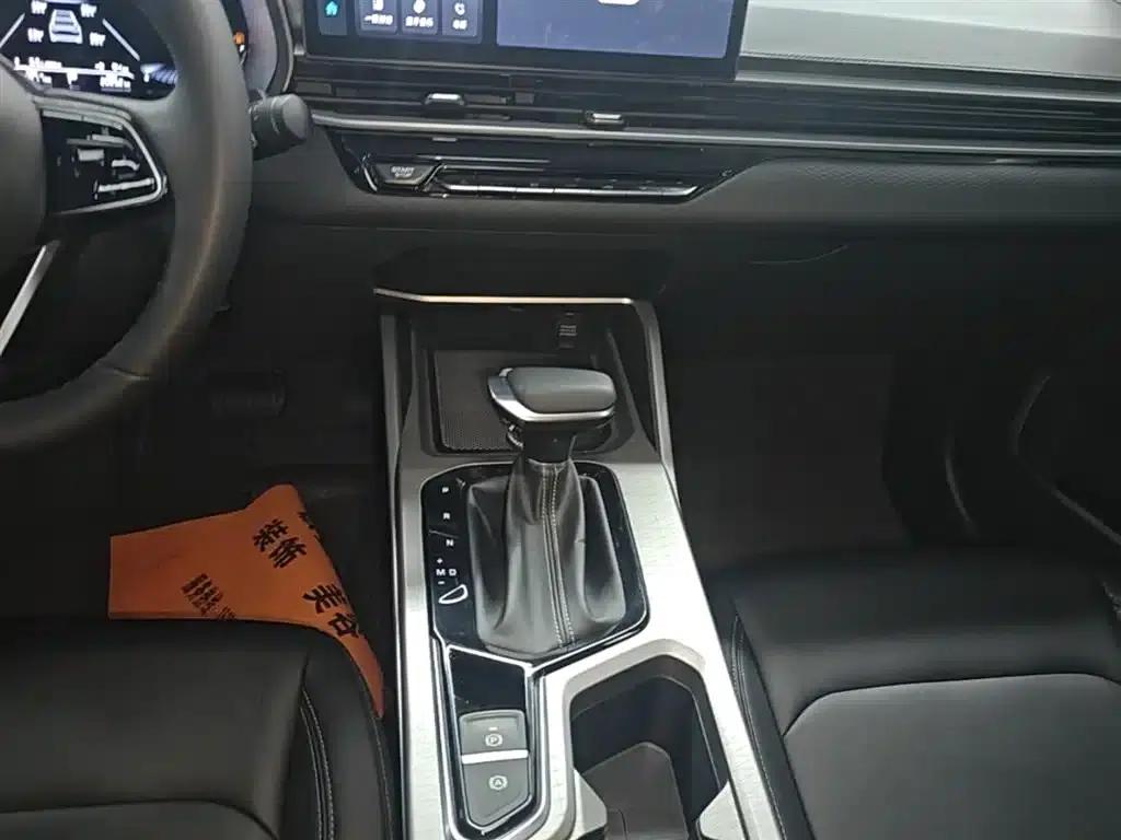 Geely Emgrand 2025 4th Generation 1.5L CVT Premium — миниатюра 14