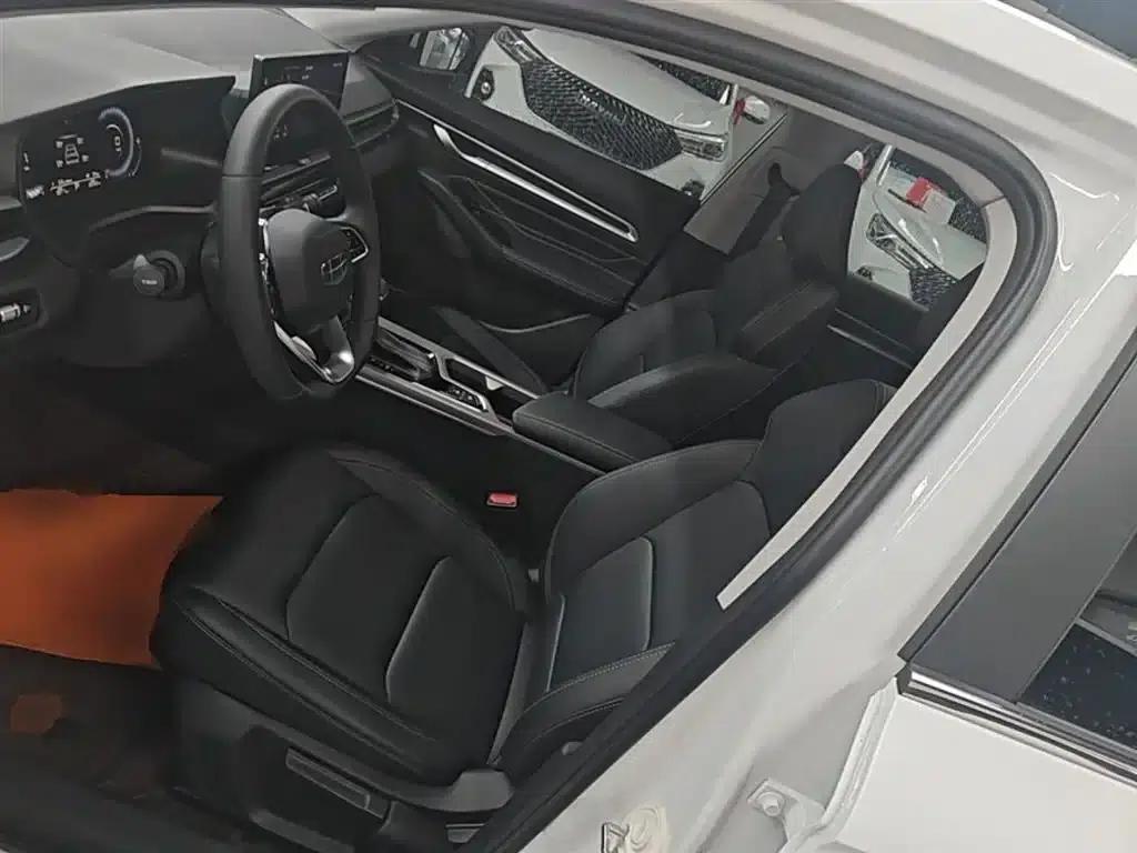 Geely Emgrand 2025 4th Generation 1.5L CVT Premium — миниатюра 15