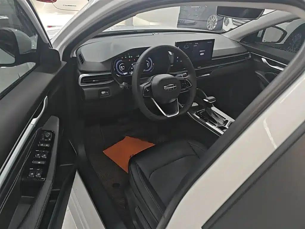 Geely Emgrand 2025 4th Generation 1.5L CVT Premium — миниатюра 16