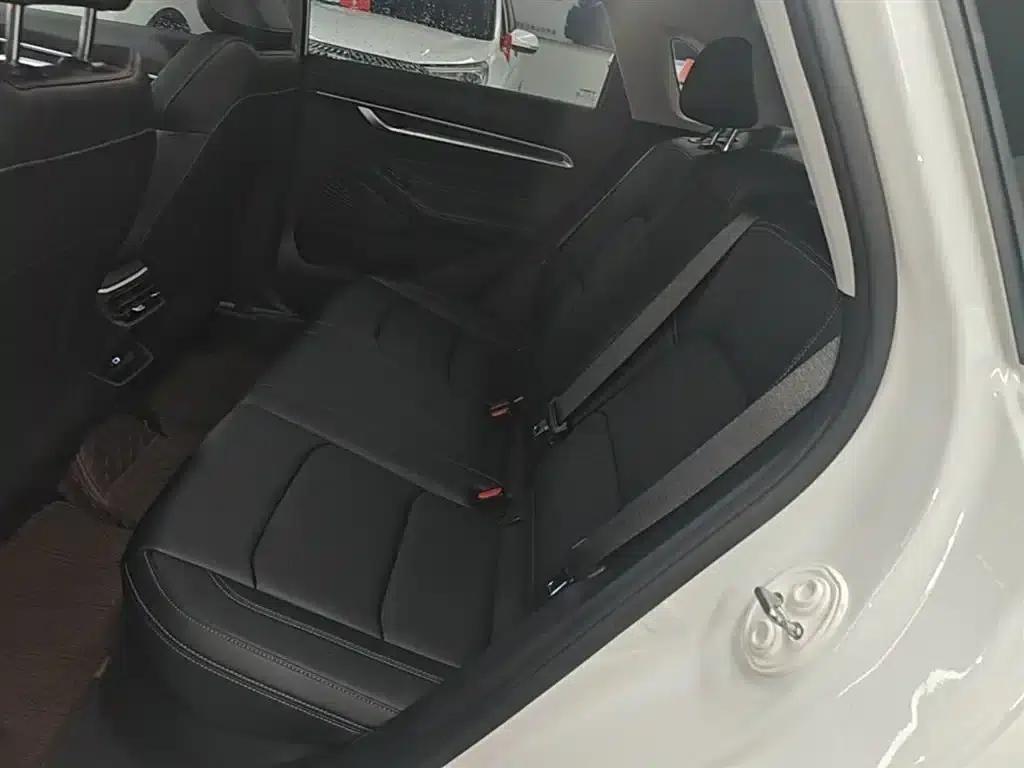 Geely Emgrand 2025 4th Generation 1.5L CVT Premium — миниатюра 17