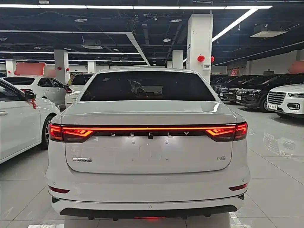 Geely Emgrand 2025 4th Generation 1.5L CVT Premium — миниатюра 6