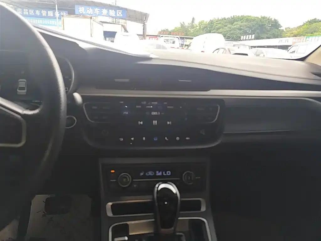 Geely Emgrand 2018 1.5L CVT Upward Connected Edition — миниатюра 13