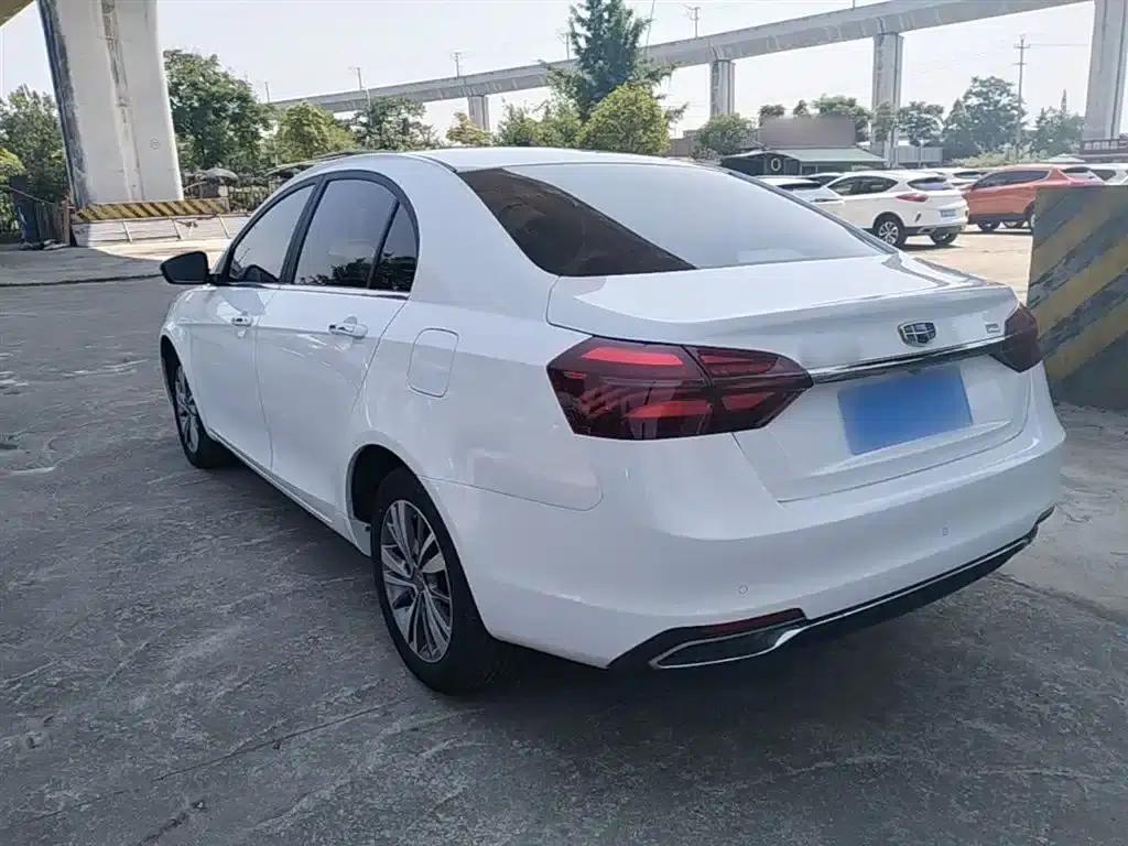 Geely Emgrand 2018 1.5L CVT Upward Connected Edition — миниатюра 5
