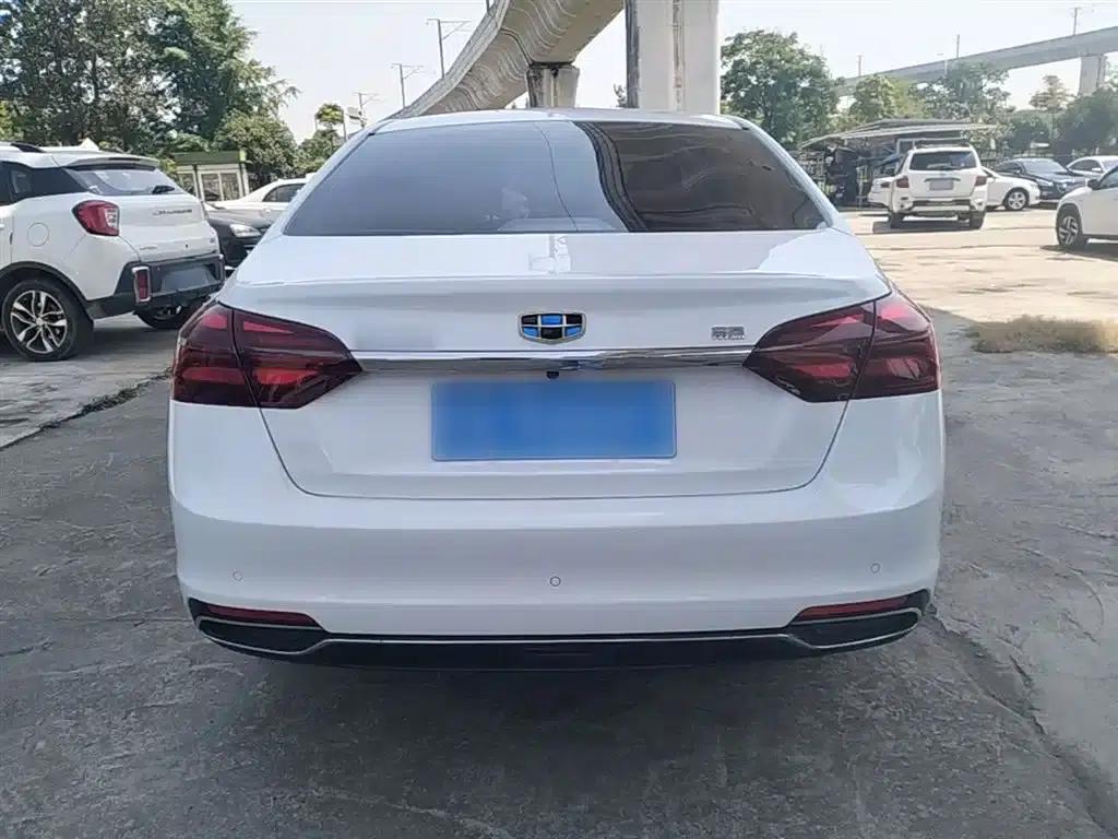 Geely Emgrand 2018 1.5L CVT Upward Connected Edition — миниатюра 6