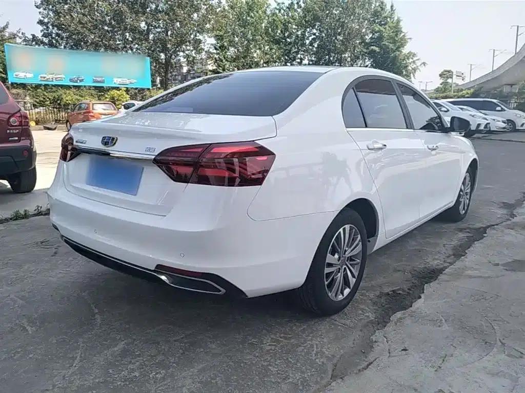 Geely Emgrand 2018 1.5L CVT Upward Connected Edition — миниатюра 7