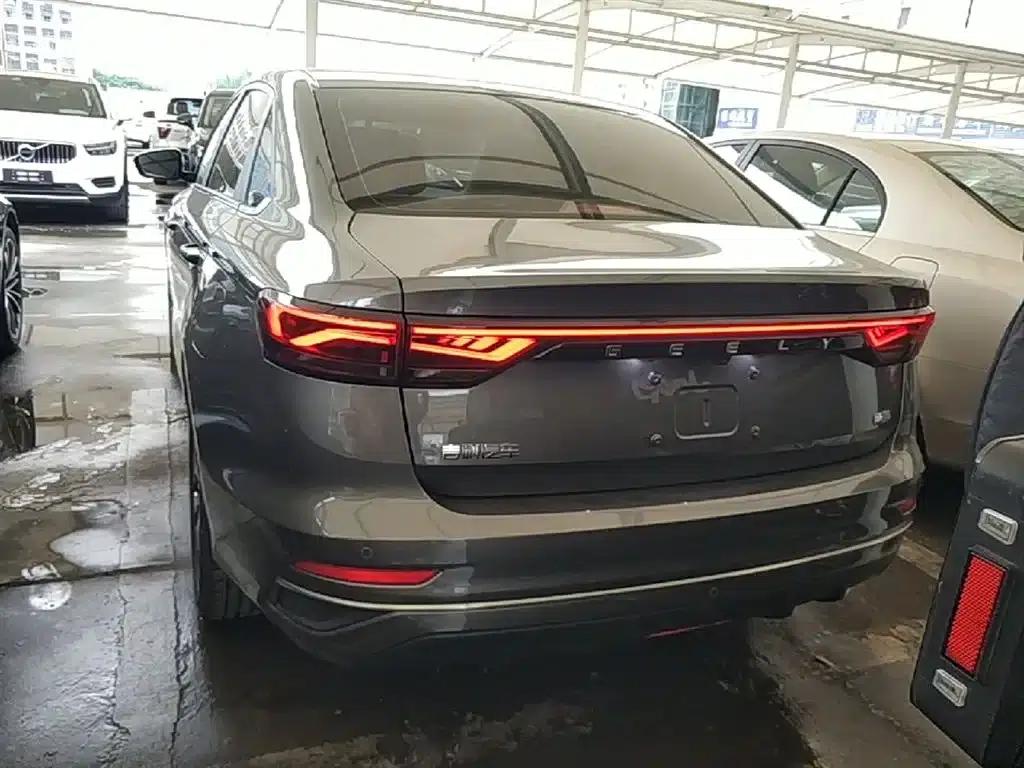 Geely Emgrand 2022 4th Generation 1.5L CVT Premium — миниатюра 6