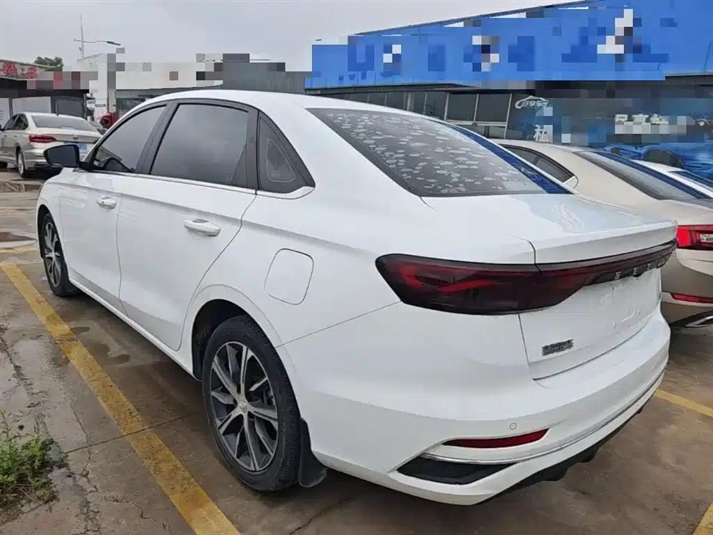 Geely Emgrand 2022 4th Generation 1.5L CVT Premium — миниатюра 5