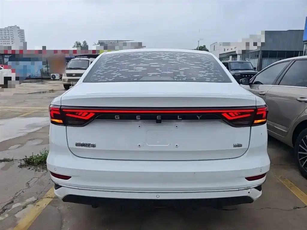 Geely Emgrand 2022 4th Generation 1.5L CVT Premium — миниатюра 6