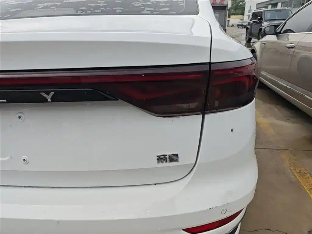 Geely Emgrand 2022 4th Generation 1.5L CVT Premium — миниатюра 8