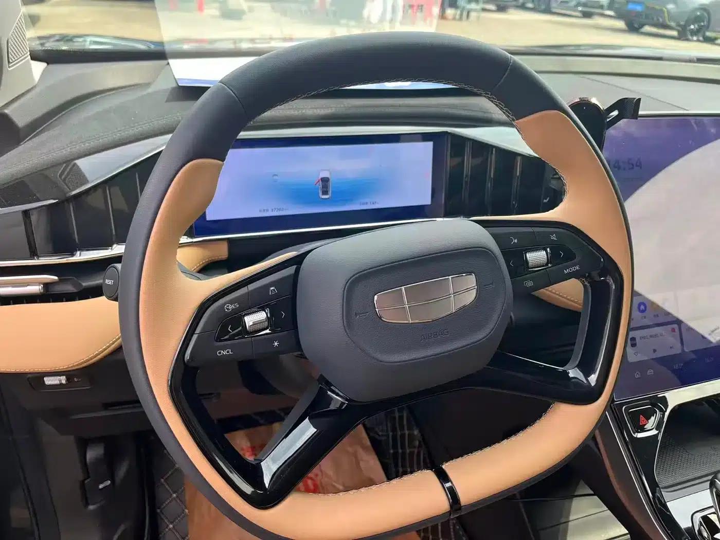 Geely Boyue L 2023 1.5TD DCT Luxury Edition — миниатюра 6