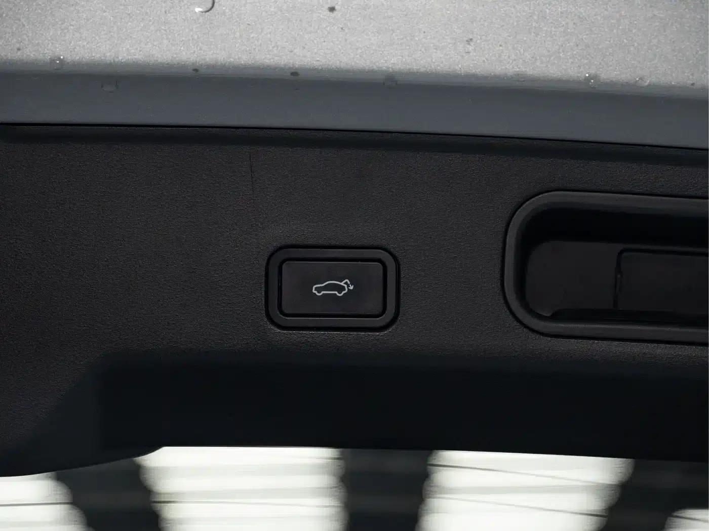Geely Boyue L 2023 1.5TD DCT Premium Edition — миниатюра 17