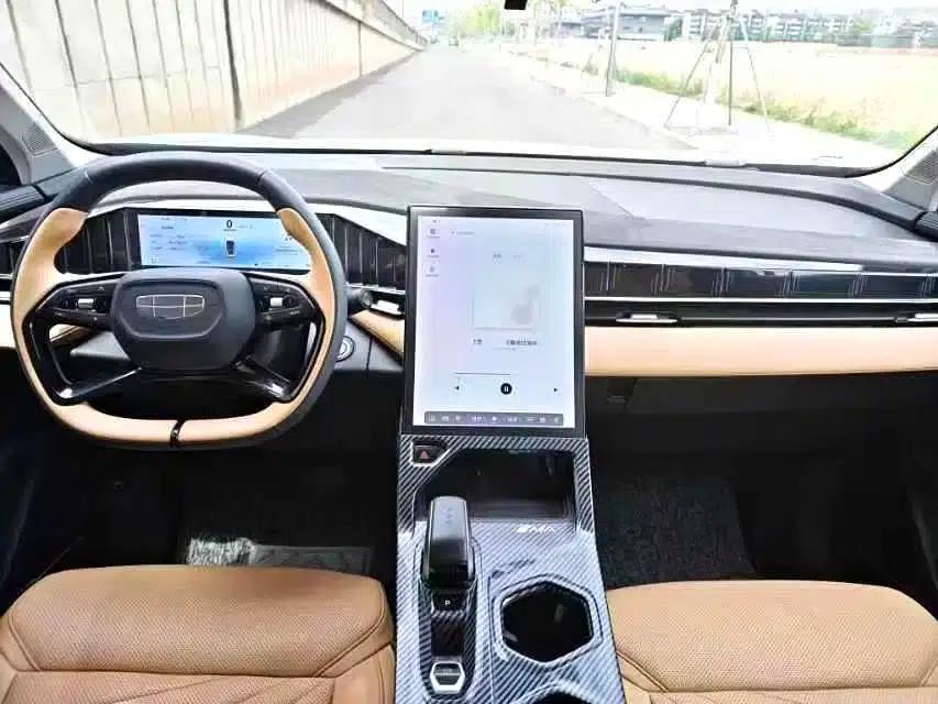 Geely Boyue L 2023 1.5TD DCT Premium Edition — миниатюра 4
