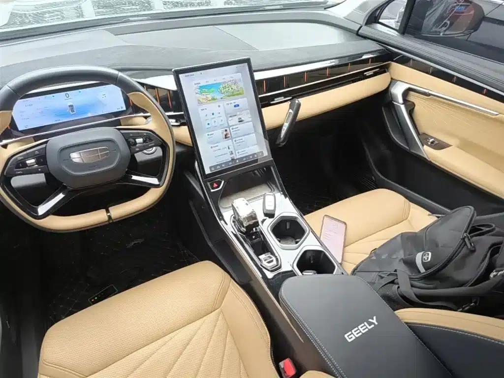 Geely Boyue L 2023 1.5TD DCT Premium Edition — миниатюра 14