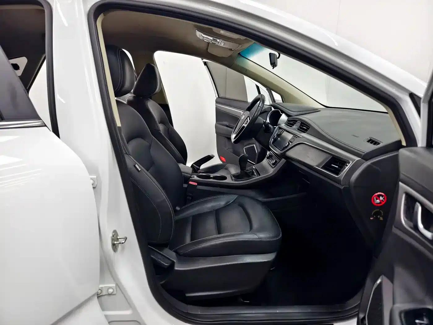 Geely GS 2016 Elegant Edition 1.8L Manual Leading Model — миниатюра 13