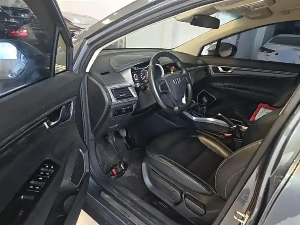 Geely GS 2018 Elegant Edition 1.8L Manual Leading Model — миниатюра 16