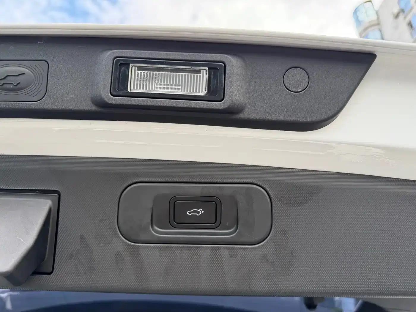 Geely ICON 2023 1.5TD Chocolate Premium Edition — миниатюра 12