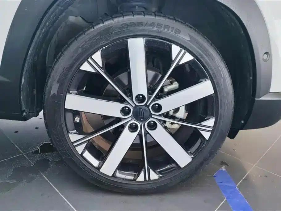 Geely ICON 2023 1.5TD Chocolate Premium Edition — миниатюра 6