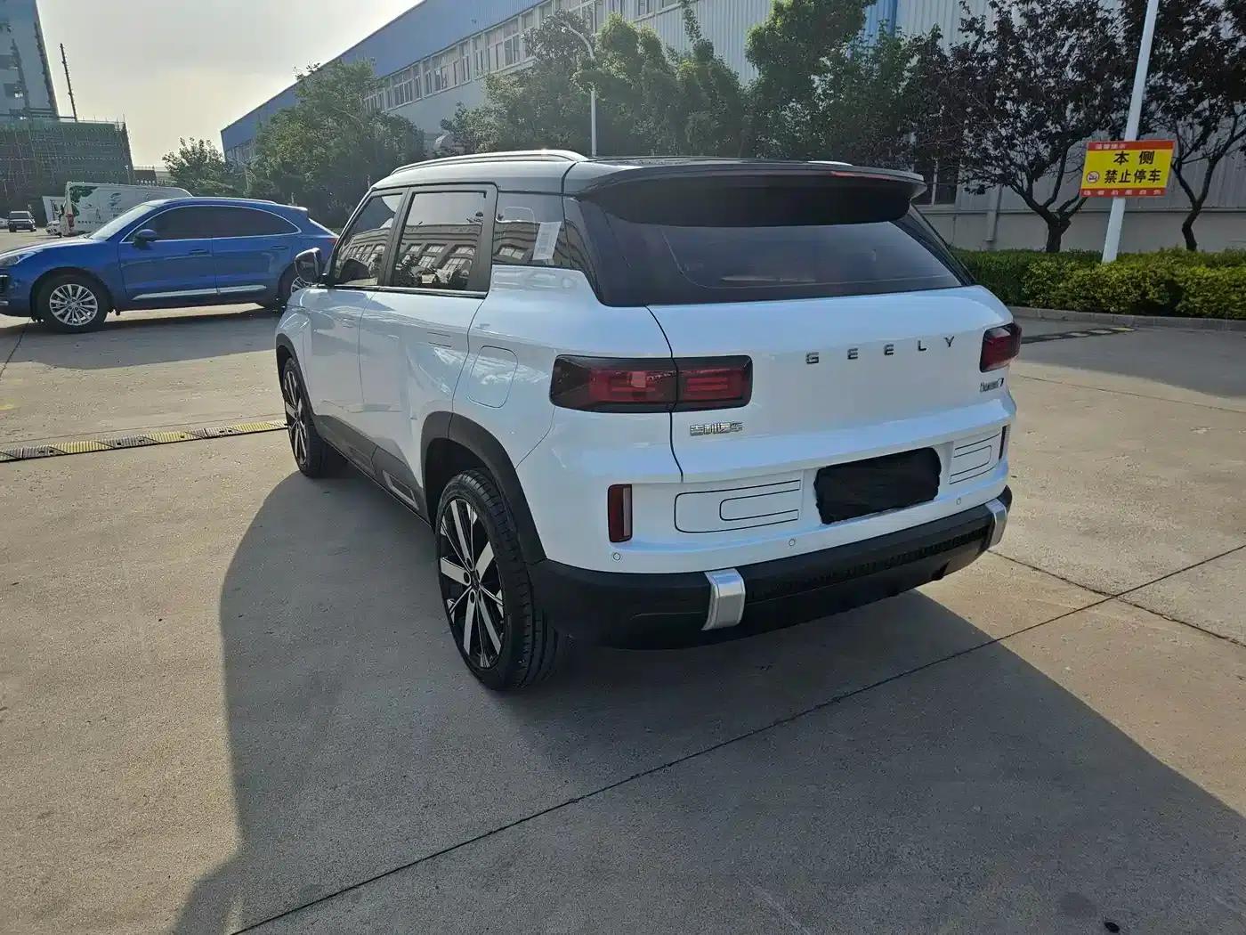 Geely ICON 2025 Linglong 1.5TD Ruyi Edition — миниатюра 6