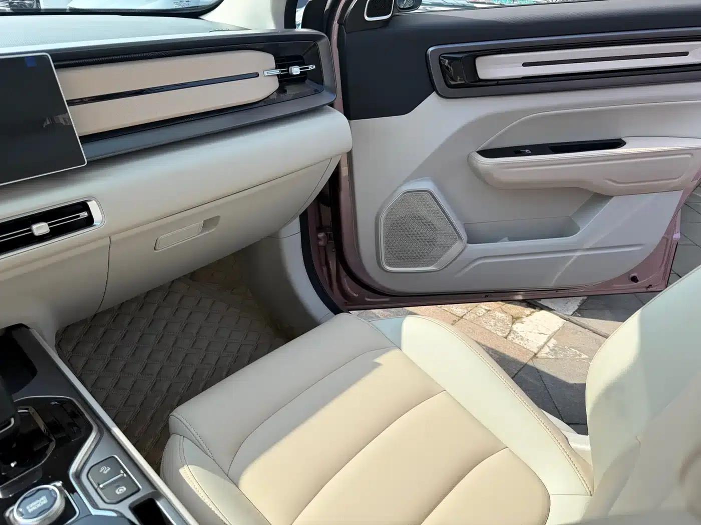 Geely ICON 2023 1.5TD Chocolate Edition — миниатюра 12
