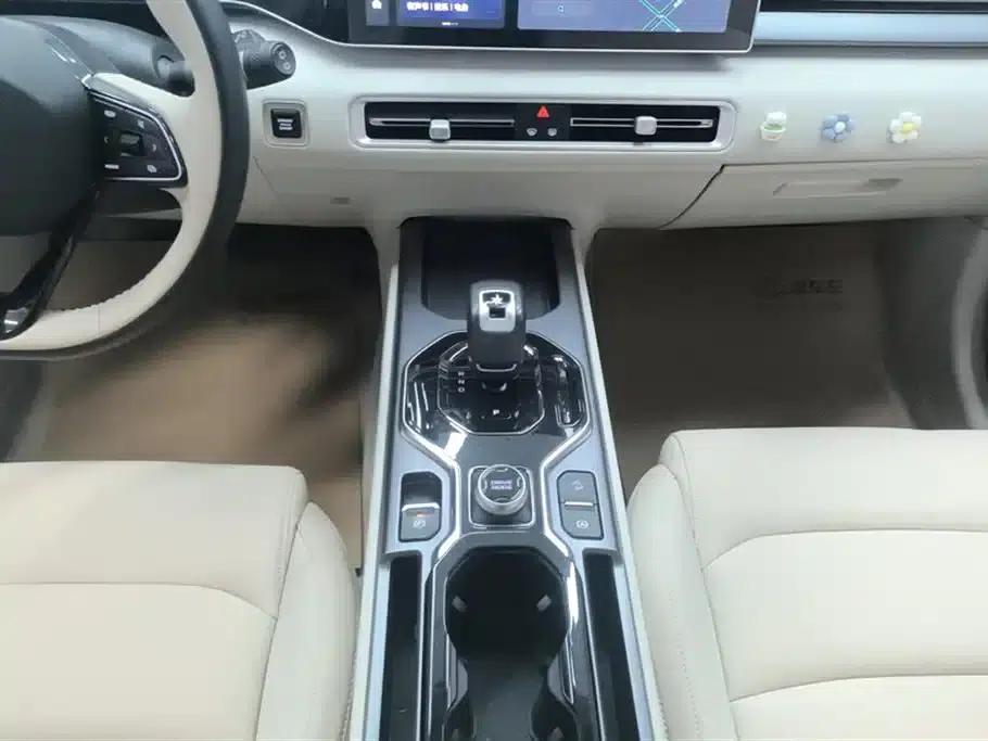 Geely ICON 2023 1.5TD Chocolate Edition — миниатюра 16