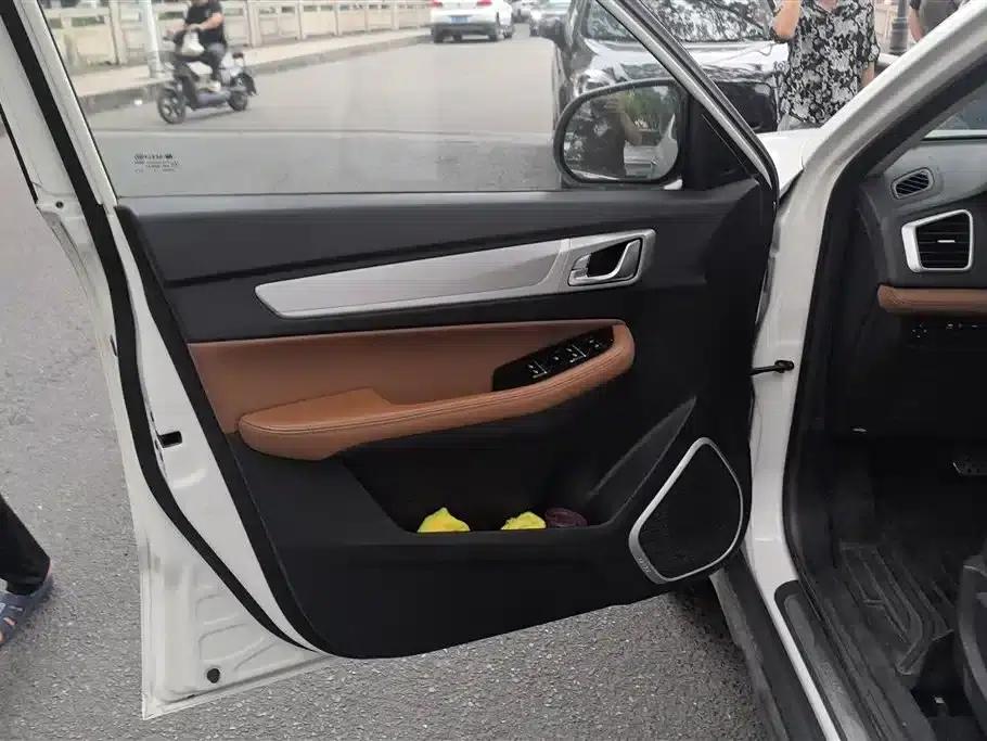 Geely Vision X6 2018 1.4T CVT 4G Connected Luxury Edition — миниатюра 7