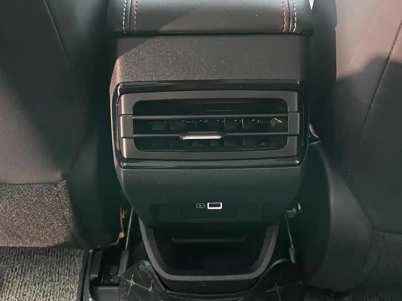 Geely Emgrand S 2021 1.4T CVT Premium Edition — миниатюра 18