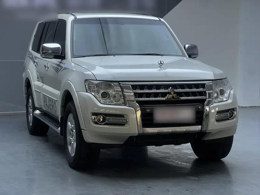 Mitsubishi Pajero  — миниатюра 3