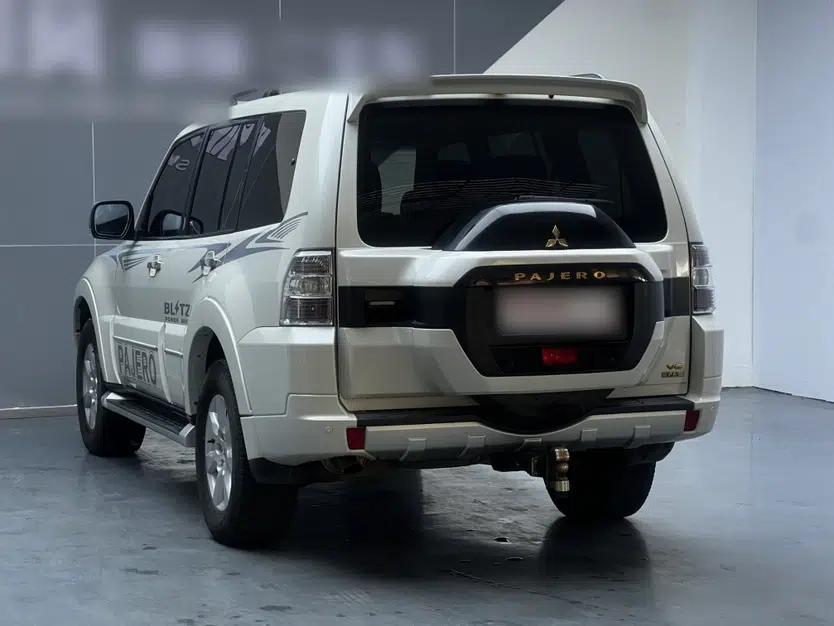 Mitsubishi Pajero  — миниатюра 4