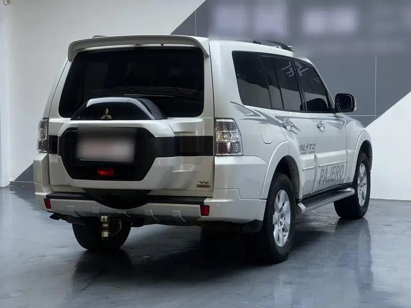 Mitsubishi Pajero  — миниатюра 6