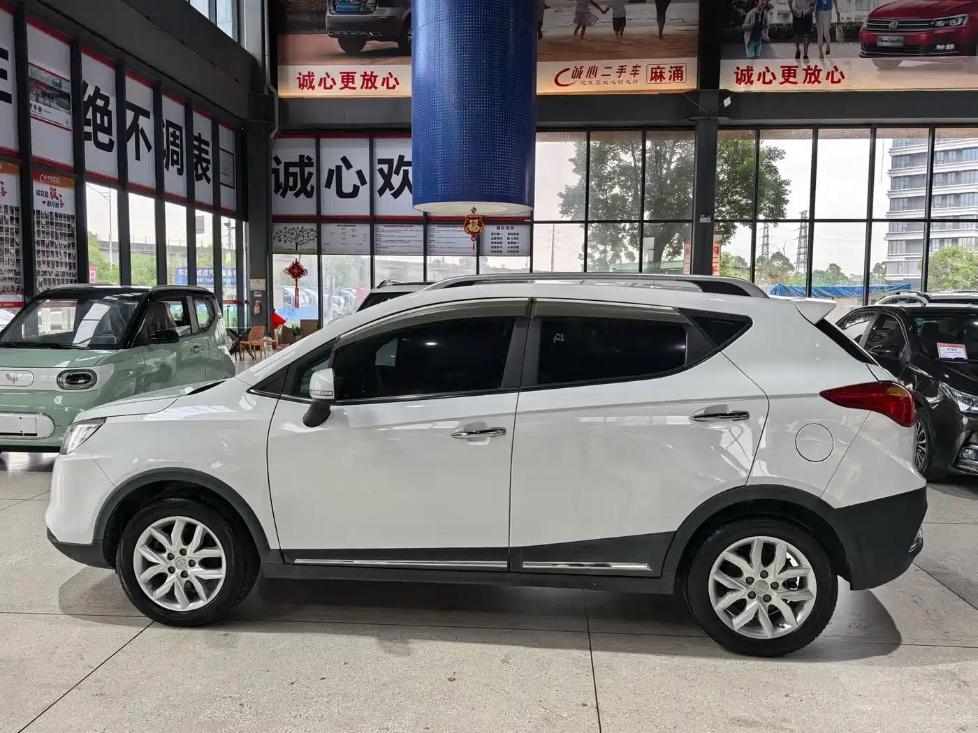 Refine S3 2015 1.5L Manual Deluxe Intelligent Premium Edition — миниатюра 2