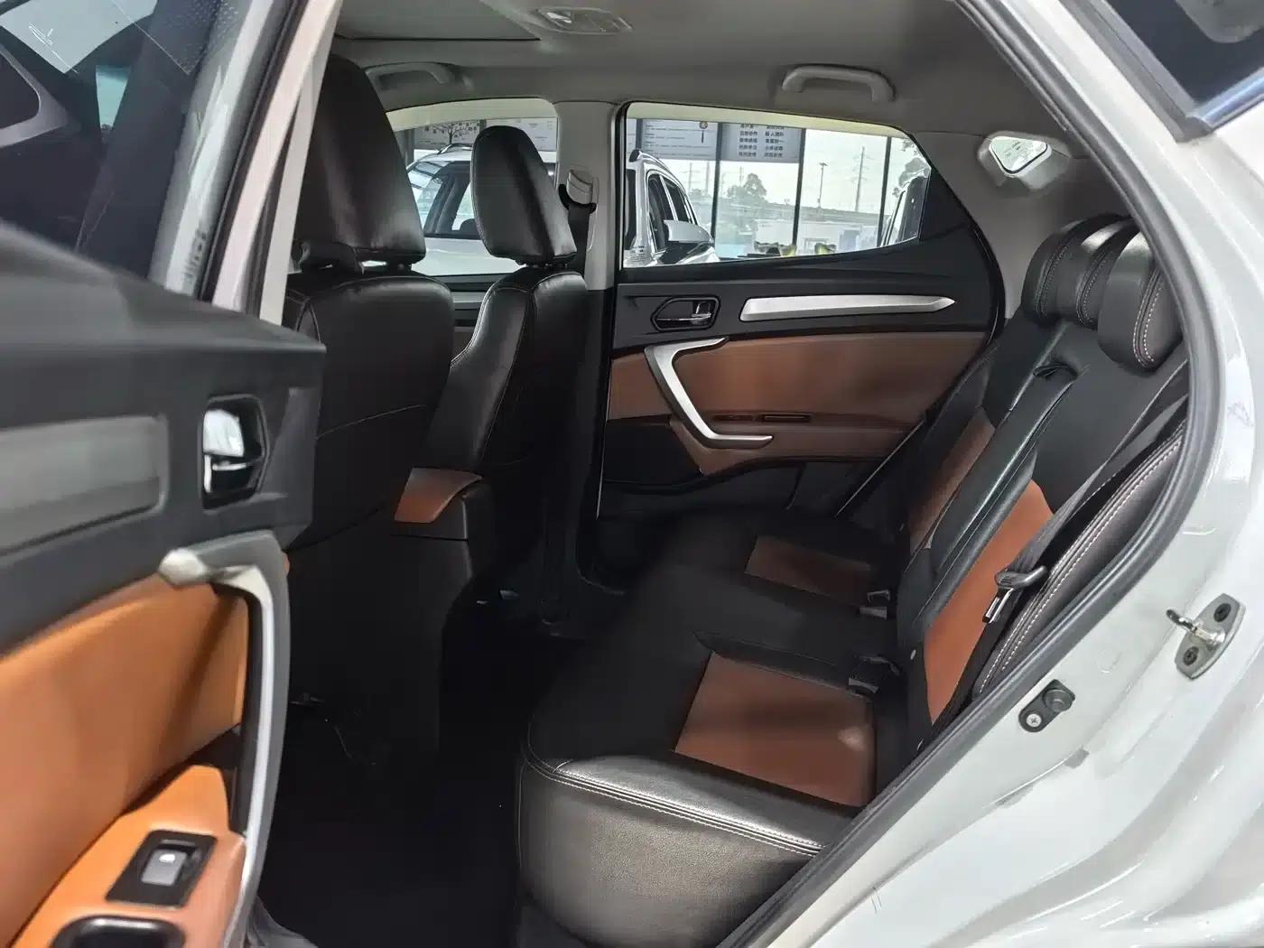 Refine S3 2015 1.5L Manual Deluxe Intelligent Premium Edition — миниатюра 10